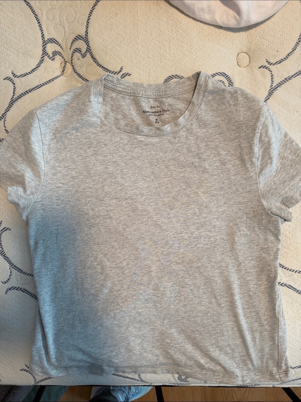 Abercrombie & Fitch Light Gray Short Sleeve Tee